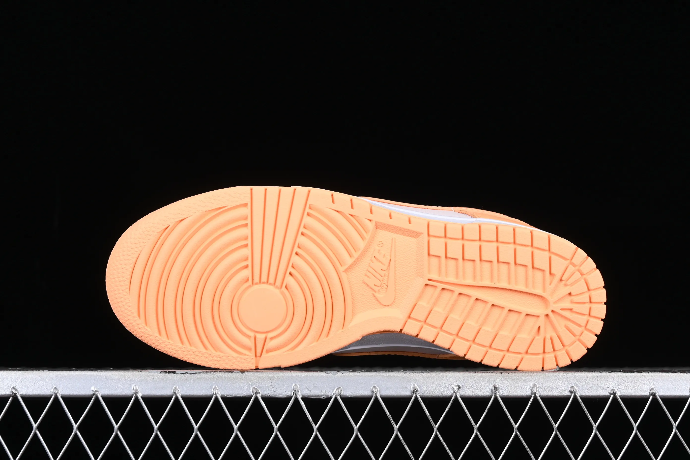 All categories Nk SB Dunk series Nk SB Dunk Low low-top sneakers N version Nk SB Dunk Low orange SB low-top sports and leisure sneakers DD1503-801